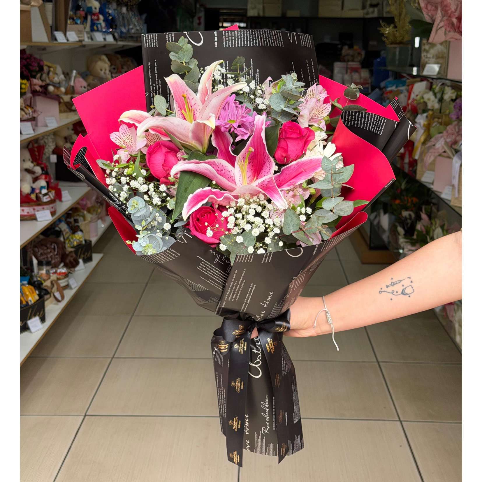 Buqu� de L�rio e Rosas Cor de Rosa - Elegance M
