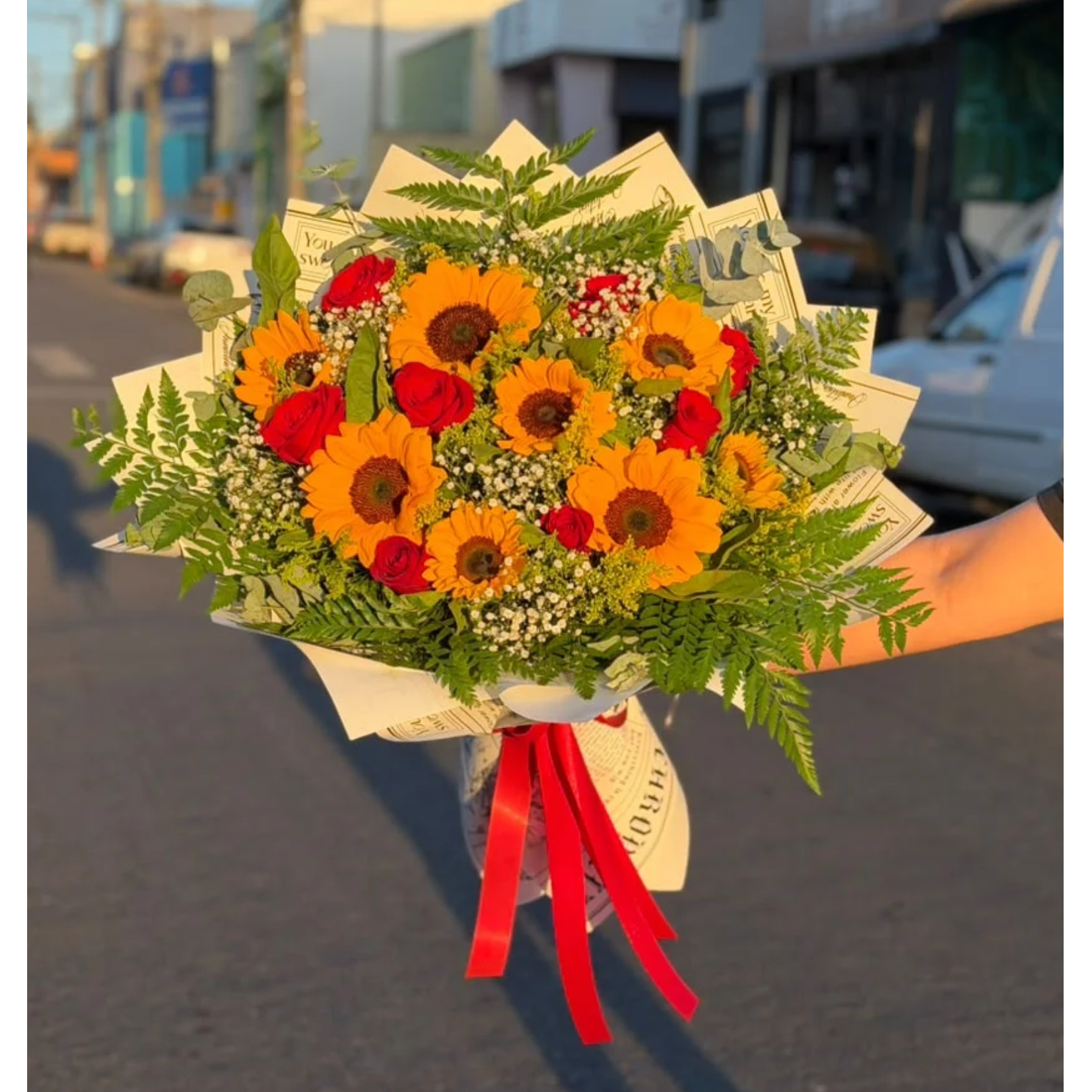 Buqu� de 8 Girass�is e 8 Rosas - R�stico 
